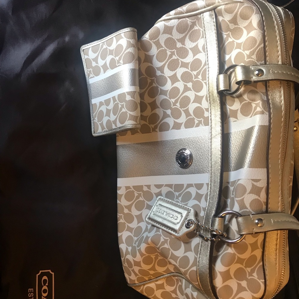 Coach Signature C Gold/White & Credit Card Wallet